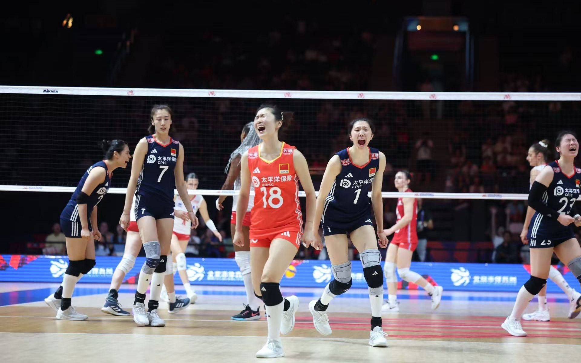aiyouxi李盈莹现场助阵，中国女排轻取法国队