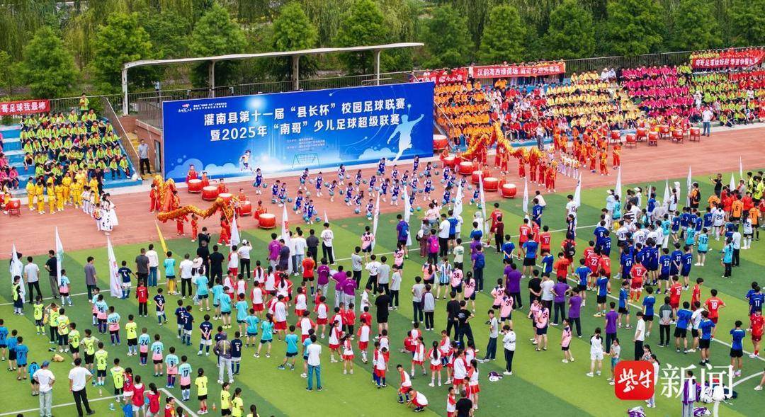 爱游戏体育首页【视频】“苏超”热带动校园足球 灌南校园足球联赛激情开赛