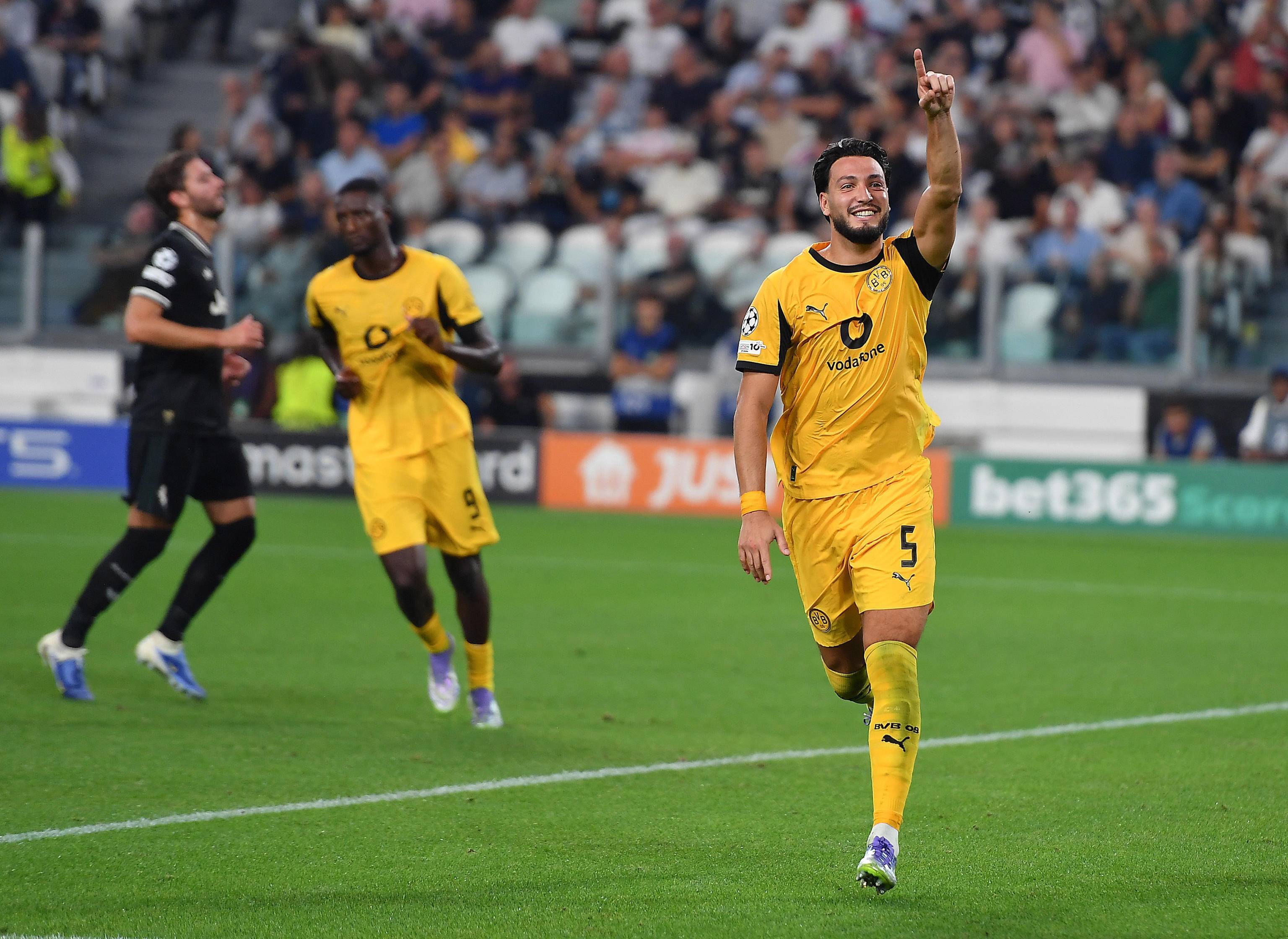 爱游戏体育（外代二线）足球——欧冠联赛：尤文图斯战平多特蒙德