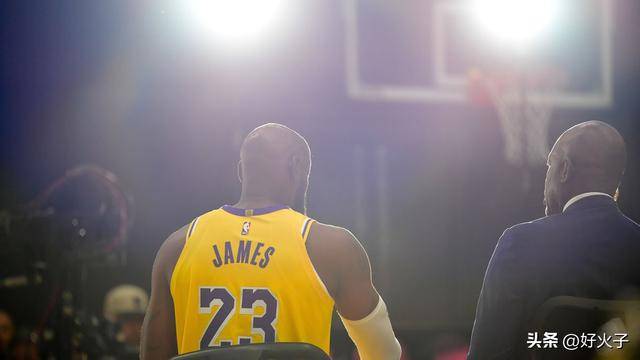 爱游戏体育中国分析：勒布朗·詹姆斯的未来如何影响湖人队的交易选择
