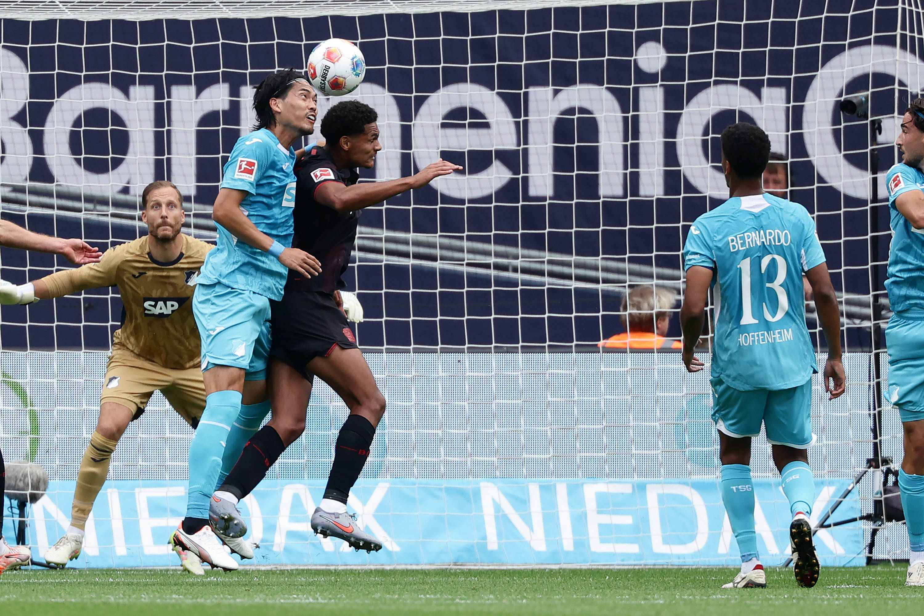 爱游戏体育网址（体育）足球——德甲：勒沃库森不敌霍芬海姆